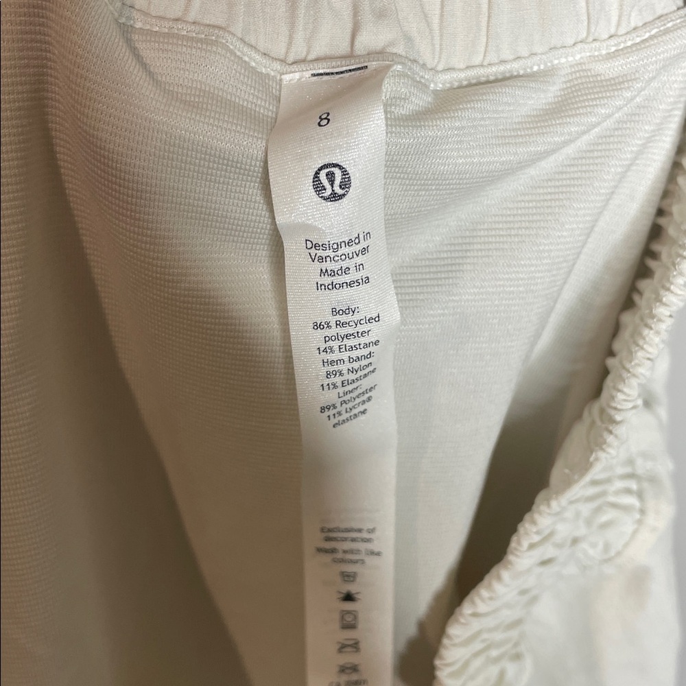 Sold Lululemon | Women’s Hotty Hot Athletic Shorts in Bone Size 8 - Picture 5 of 7